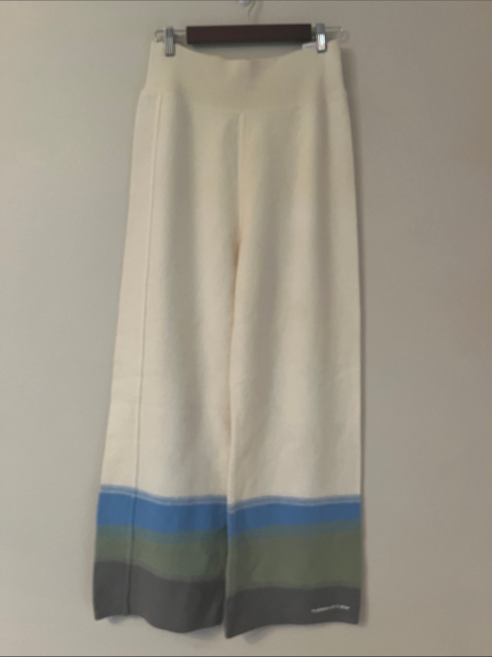 Nike Yoga Therma-FIT ADV set features a striped landscape pattern NWT size L - Picture 5 of 10